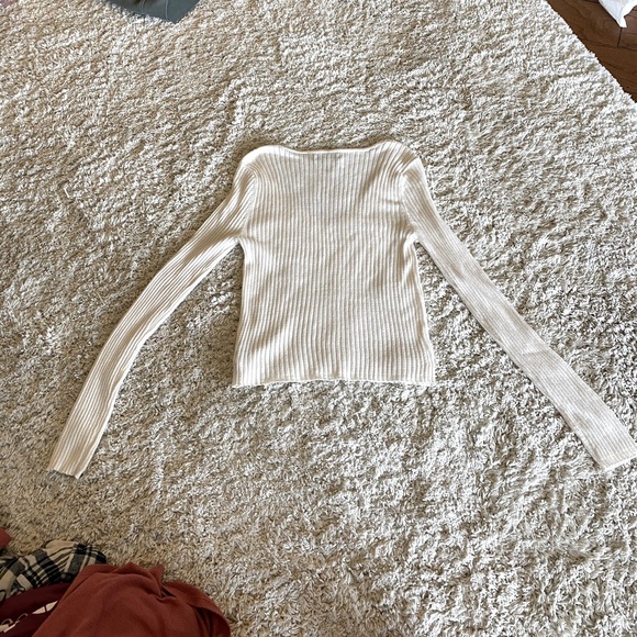 Woman’s top - Picture 2 of 2